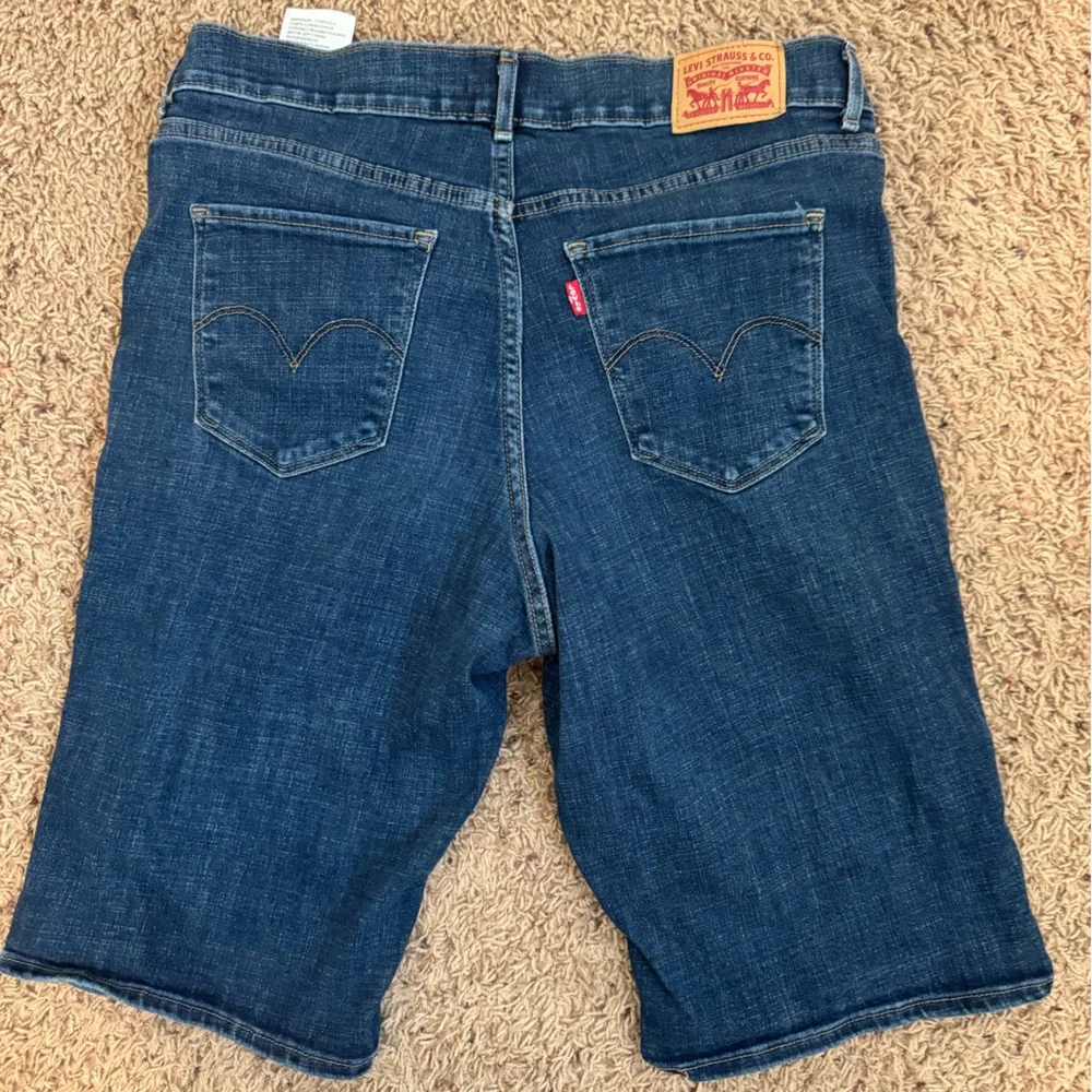 Levi’s Bermuda Jean Shorts Women’s size 30 - Picture 2 of 14